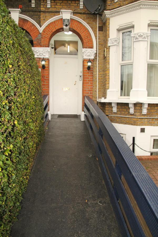 London Olympus Hotel Nirvana Exterior photo